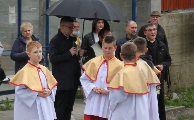 101. urodziny św. Jana Pawła II przy starej kuźni w Rzykach