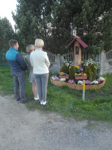 Łopacin. Kapliczka maryjna