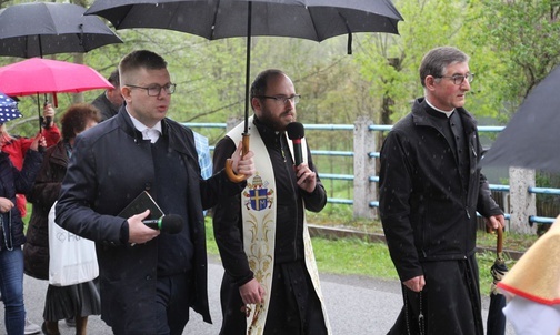 Różaniec w drodze z Rzyk-Jagódek do starej kuźni.