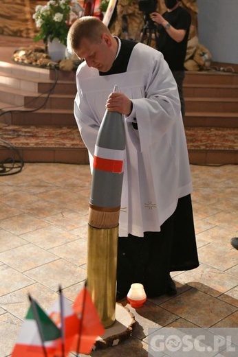 Poświęcenie rzeźby JP II i hołd dla bohaterów 