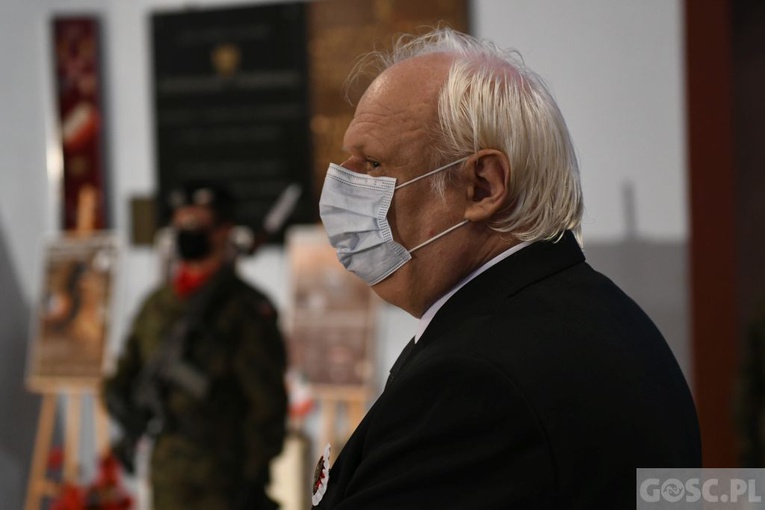 Poświęcenie rzeźby JP II i hołd dla bohaterów 