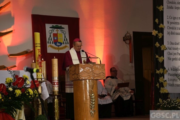 Poświęcenie rzeźby JP II i hołd dla bohaterów 