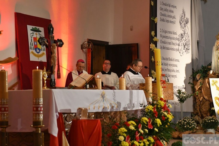 Poświęcenie rzeźby JP II i hołd dla bohaterów 