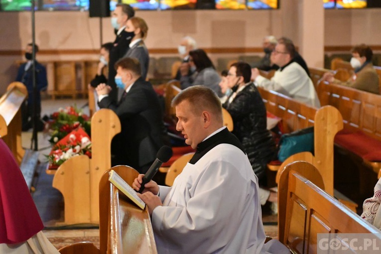 Poświęcenie rzeźby JP II i hołd dla bohaterów 