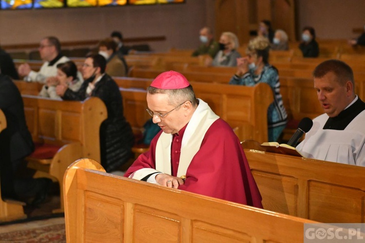 Poświęcenie rzeźby JP II i hołd dla bohaterów 