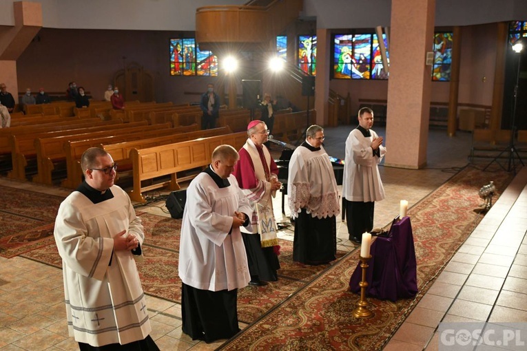 Poświęcenie rzeźby JP II i hołd dla bohaterów 