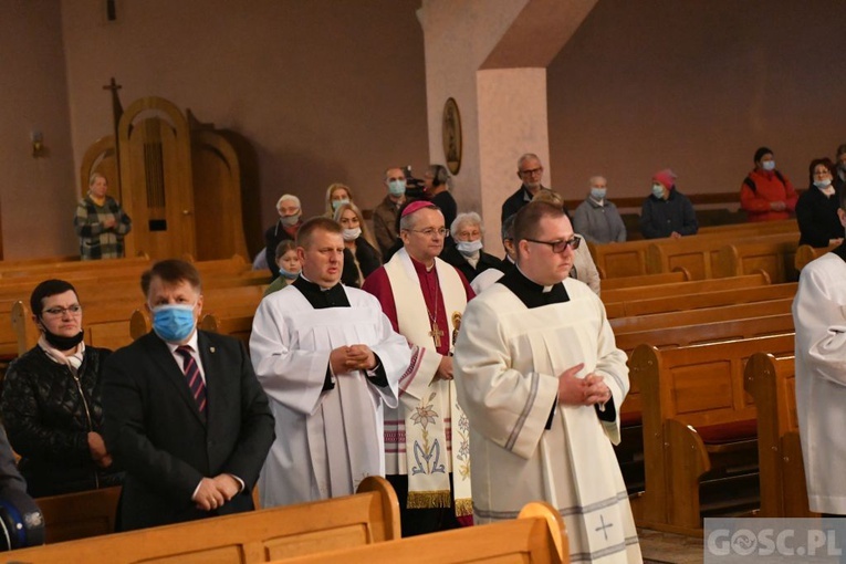 Poświęcenie rzeźby JP II i hołd dla bohaterów 