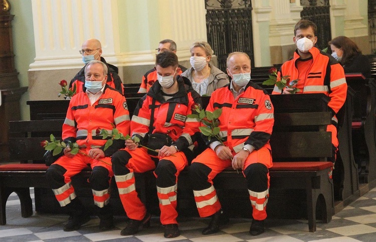 Podziękowanie za pracę służby zdrowia w czasie epidemii w Cieszynie