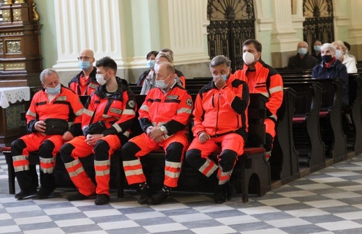 Podziękowanie za pracę służby zdrowia w czasie epidemii w Cieszynie