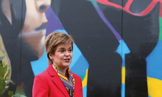 Liderka SNP Nicola Sturgeon zapowiada dążenie do odłączenia się Szkocji od Wielkiej Brytanii.