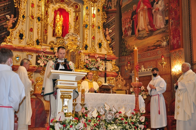 Msza św. na 20-lecie Podhalańskiej Państwowej Uczelni Zawodowej w Nowym Targu