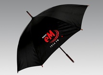 Parasol z logo Radia eM