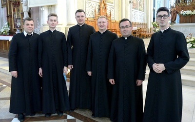 Diakoni z radomskiego Wyższego Seminarium Duchownego.