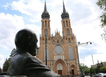 Ławeczka Stanisława Mikołajczyka w Radomiu