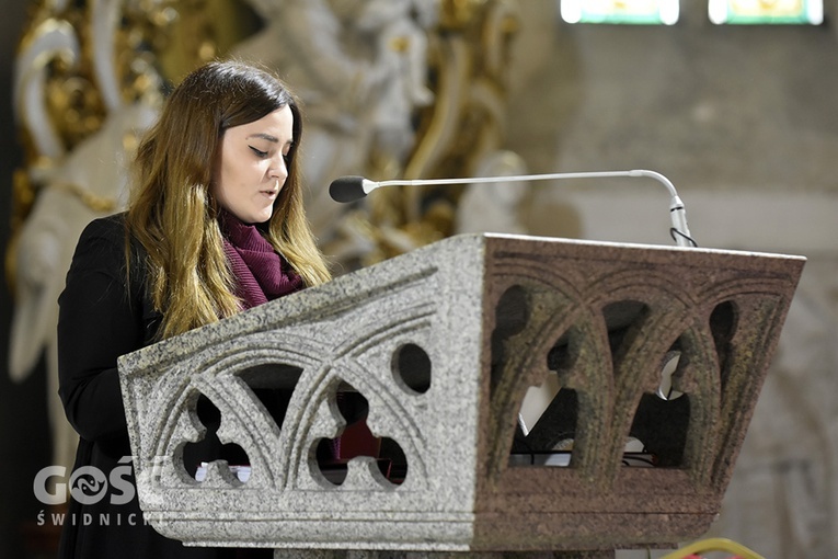 Strzegom. Wigilia Zesłania Ducha św. i gra świateł