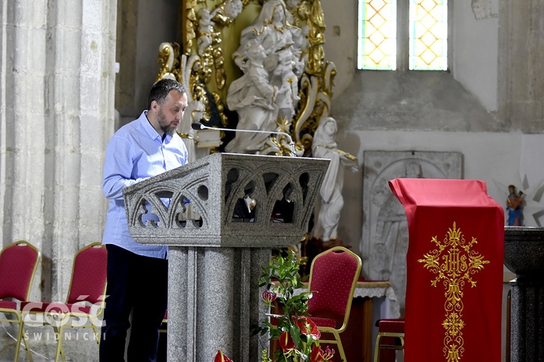 Strzegom. Wigilia Zesłania Ducha św. i gra świateł