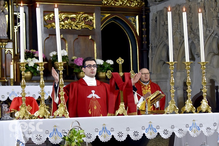 Strzegom. Wigilia Zesłania Ducha św. i gra świateł