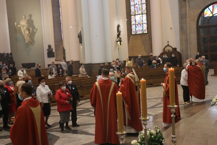 Katowice. Jubileusze małżeńskie w katedrze