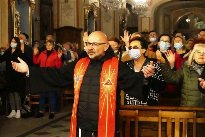 Wigilia Zesłania Ducha Świętego w sanktuarium Matki Bożej w Rychwałdzie