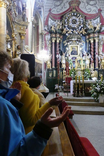 Wigilia Zesłania Ducha Świętego w sanktuarium Matki Bożej w Rychwałdzie