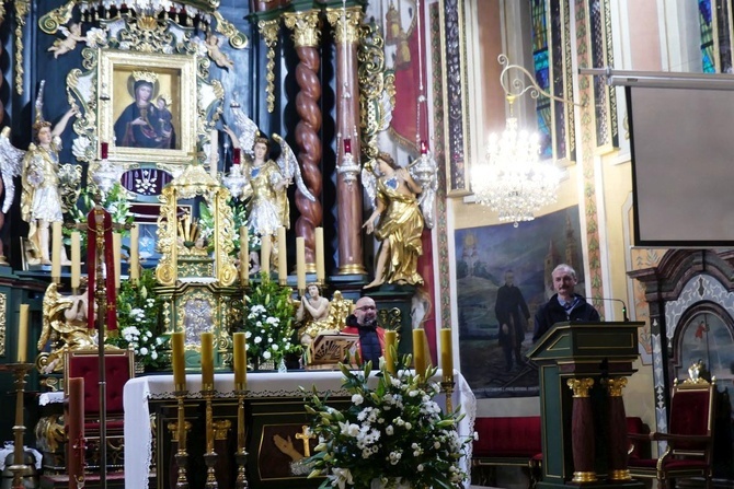 Wigilia Zesłania Ducha Świętego w sanktuarium Matki Bożej w Rychwałdzie