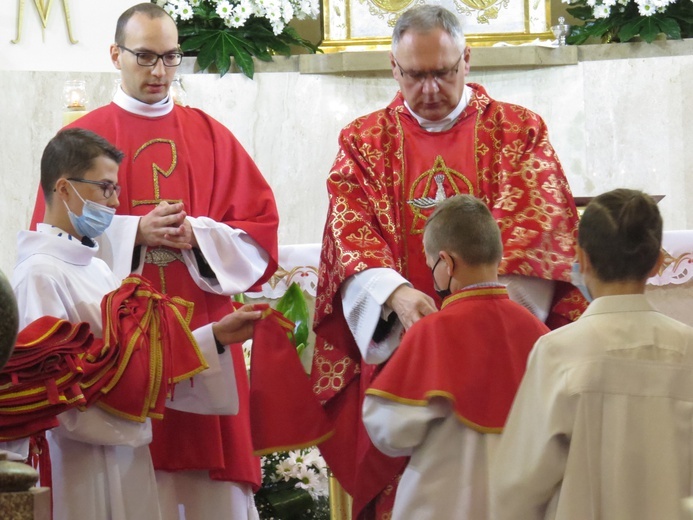Nowi ministranci w limanowskiej bazylice
