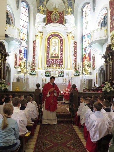 Nowi ministranci w limanowskiej bazylice