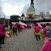 Absolwenci ze Zduńskiej Dąbrowy na Łowickiej Pieszej Pielgrzymce