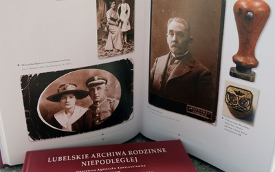 Katalog wystawy pokazuje Polskę sprzed 100 lat.