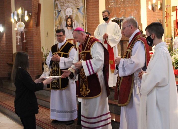 Brzesko. Bierzmowanie w Miłosierdziu, cz. 1