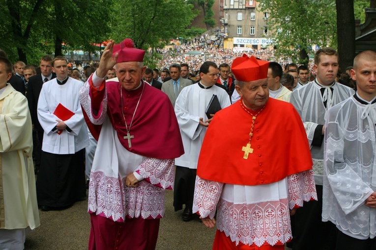 Męskie pielgrzymki do Piekar w minionych latach.