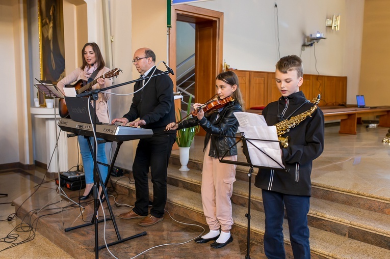 Kutno. Czuwanie przed Zesłaniem Ducha Świętego