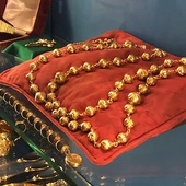 Skradziono pamiątki po królowej Szkotów Marii Stuart, m.in. złoty różaniec