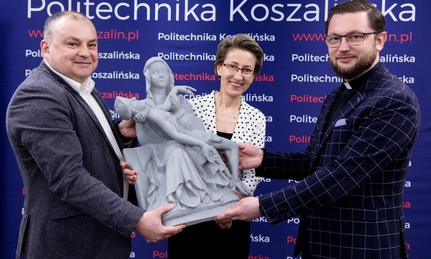 Wandale zniszczyli, uczelnia drukuje kopię