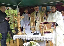 Majowa Msza św.  pod Groniem Jana Pawła II.