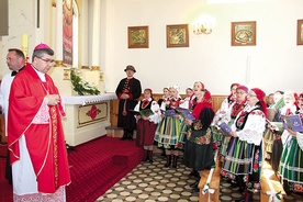 ▲	 Eucharystia odprawiona została w kościele parafialnym  pw. św. Mikołaja Biskupa w Żdżarach.