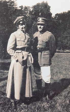 ▲	Maria Tarnowska i Włodzimierz Czetwertyński w mundurach ochotniczych, 1919 r.