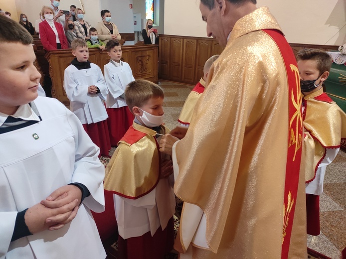Nowi ministranci w Trzcianie k. Bochni 