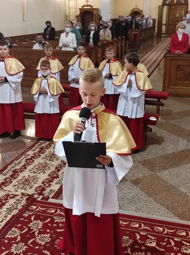 Nowi ministranci w Trzcianie k. Bochni 