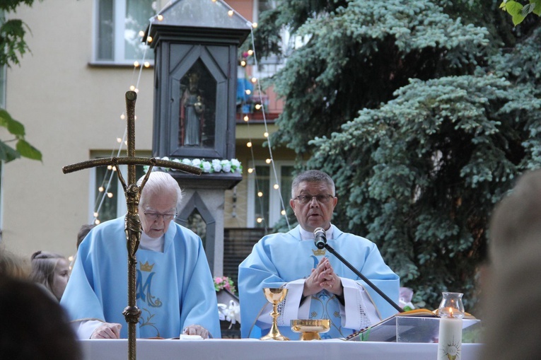 Brzesko. Święto przy kapliczce