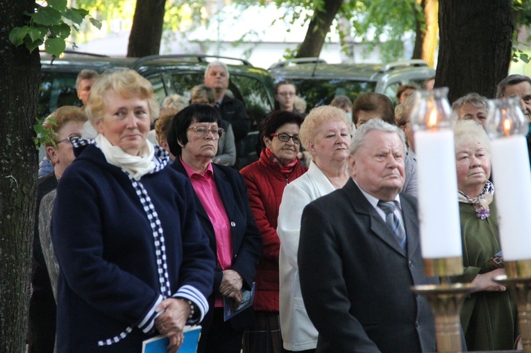 Brzesko. Święto przy kapliczce