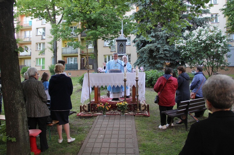 Brzesko. Święto przy kapliczce