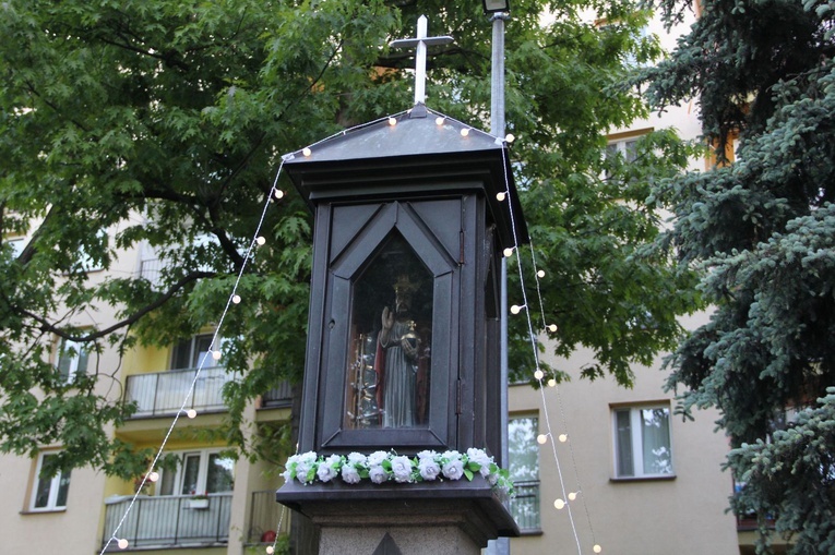 Brzesko. Święto przy kapliczce