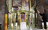 Nowy wystrój prezbiterium kościoła św. Barbary w Mikuszowicach Krakowskich