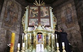 Nowy wystrój prezbiterium kościoła św. Barbary w Mikuszowicach Krakowskich