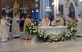 Po zakończeniu obrzędu święceń neoprezbiterzy koncelebrowali swą pierwszą Mszę św., której przewodniczył ordynariusz.