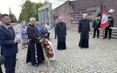 Abp Stanisław Gądecki pod Pomnikiem "Dziewięciu z Wujka"