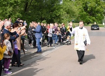 Powitanie prymicjanta ks. Jana Kurka.