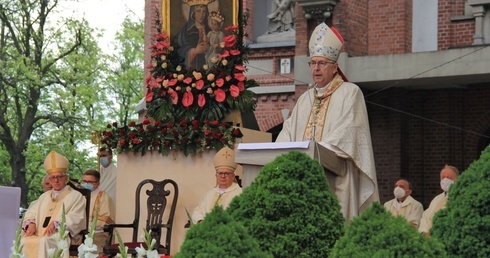 Abp Gądecki w Piekarach zapraszał do przemyślenia stylu życia