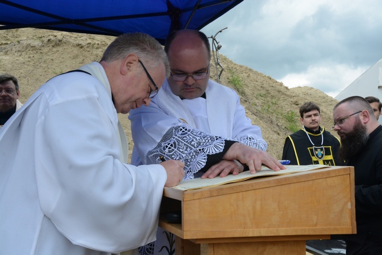 Kamień węgielny kościoła św. Jana Pawła II w Opolu